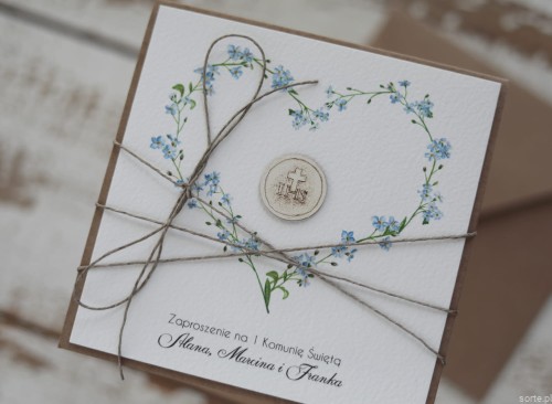 Najpiękniejsze ręcznie robione zaproszenia na komunię z personalizacją dla chłopca, dla dziewczynki serce z niezapominajkami