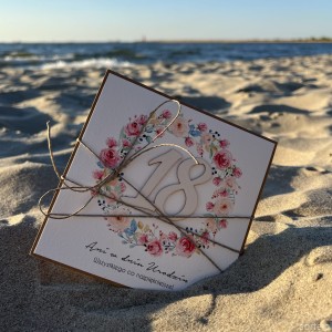 Ręcznie robiona kartka na (18) osiemnaste urodziny, prezent życzenia od matki chrzestnej na osiemnastkę dla dziewczyny