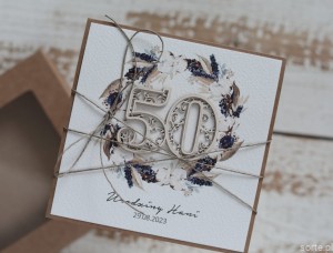 Personalizowany prezent - wyjątkowa kartka ręcznie robiona z pudełkiem na 50 urodziny, pomysł na prezent na pięćdziesiątkę z personalizacją dla kobiety, mężczyzny + personalizowane najpiękniejsze życzenia urodzinowe 