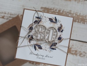 Personalizowany prezent - wyjątkowa kartka ręcznie robiona z pudełkiem na 80 urodziny, pomysł na prezent na osiemdziesiątkę z personalizacją dla kobiety, mężczyzny + personalizowane najpiękniejsze życzenia urodzinowe