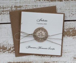 Ręcznie robiona kartka komunijna z personalizacją z hostią