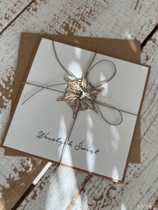 Stylowa ręcznie robiona kartka świąteczna na Boże Narodzenie śnieżynka