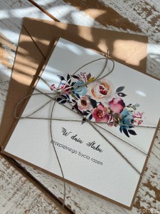 Ręcznie robiona kartka ślubna z akwarelowym bukietem