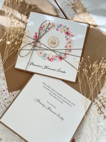 Ręcznie robiona kartka na komunię z życzeniami - dziewczynka komunijna opłatek