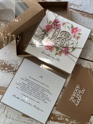 Personalizowany prezent - kartka ręcznie robiona na 18 urodziny w pudełku, pomysł na prezent osiemnastka z personalizacją + personalizowane najpiękniejsze życzenia urodzinowe