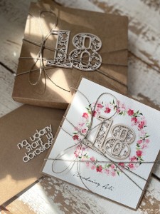 Personalizowany prezent - kartka ręcznie robiona na 18 urodziny w pudełku, pomysł na prezent osiemnastka z personalizacją w pudełku + personalizowane najpiękniejsze życzenia urodzinowe