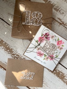 Personalizowany prezent - kartka ręcznie robiona na 18 urodziny w pudełku, pomysł na prezent osiemnastka z personalizacją w pudełku + personalizowane najpiękniejsze życzenia urodzinowe