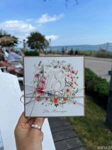 Ręcznie robiona kartka na 18 urodziny, osiemnastka - pomysł na prezent życzenia na osiemnastkę