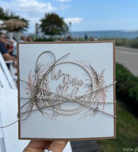 Kartka ślubna ręcznie robiona z życzeniami 