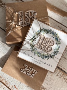 Personalizowany prezent - kartka ręcznie robiona na 18 urodziny w pudełku, pomysł na prezent osiemnastka z personalizacją w pudełku + personalizowane najpiękniejsze życzenia urodzinowe dla chłopaka