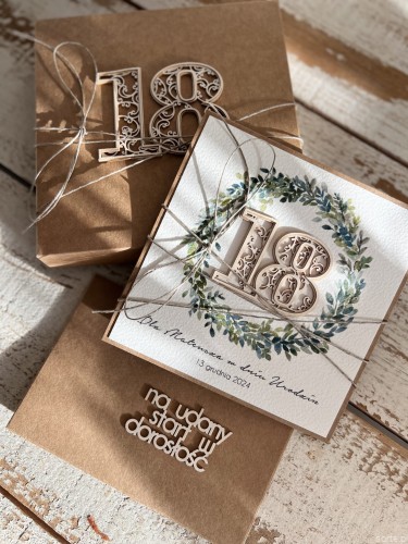 Personalizowany prezent - kartka ręcznie robiona na 18 urodziny w pudełku, pomysł na prezent osiemnastka z personalizacją w pudełku + personalizowane najpiękniejsze życzenia urodzinowe