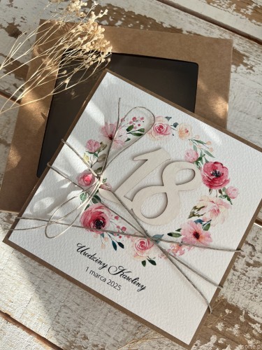 Personalizowany prezent - kartka ręcznie robiona na 18 urodziny w pudełku, pomysł na prezent osiemnastka z personalizacją w pudełku + personalizowane najpiękniejsze życzenia urodzinowe