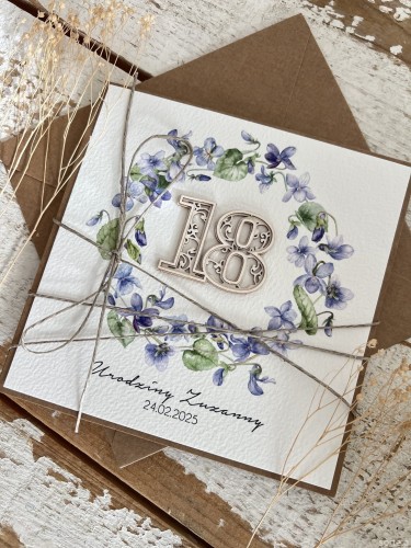 Ręcznie robiona kartka na 18 urodziny, osiemnastka - pomysł na prezent życzenia na osiemnastkę od matki chrzestnej - fiołki