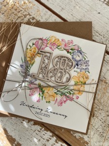 Ręcznie robiona kartka na 18 urodziny, osiemnastka - pomysł na prezent życzenia na osiemnastkę od matki chrzestnej - frezje