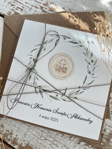 Najpiękniejsze nietypowe minimalistyczne ręcznie robione zaproszenia na komunię personalizowane dla chłopca, dla dziewczynki z hostią Sorte.pl