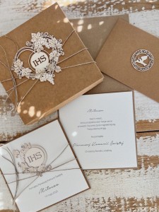 Ręcznie robiona kartka na komunię - pamiątka komunii z imieniem w pudełku