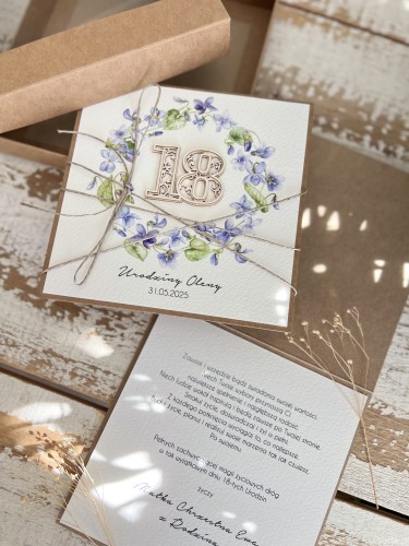 Ręcznie robiona kartka na 18 urodziny, osiemnastka - pomysł na prezent życzenia na osiemnastkę od matki chrzestnej - fiołki