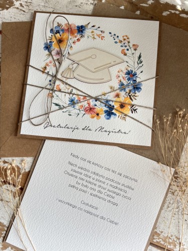 Ręcznie robiona kartka gratulacje z okazji uzyskania absolutorium obrony pracy licencjackiej, magisterskiej, doktorskiej - zakończenia studiów na życzenia dla magistra