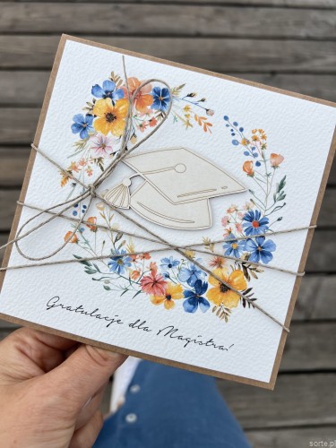 Ręcznie robiona kartka gratulacje z okazji uzyskania absolutorium obrony pracy licencjackiej, magisterskiej, biret - życzenia