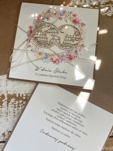 Ręcznie robiona kartka ślubna z życzeniami dla młodej pary - podróżników