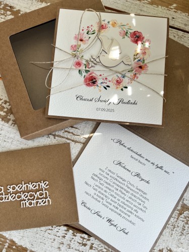 Ręcznie robiona kartka na chrzest dla dziewczynki - pamiątka chrztu w pudełku z personalizacją