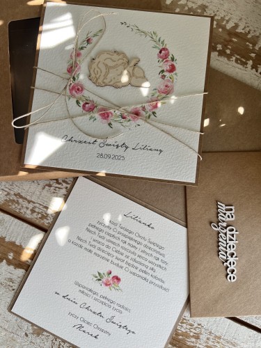 Ręcznie robiona kartka na chrzest dla dziewczynki - pamiątka chrztu w pudełku z personalizacją