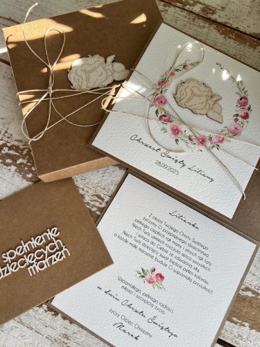 Ręcznie robiona kartka na chrzest dla dziewczynki - pamiątka chrztu w pudełku z personalizacją