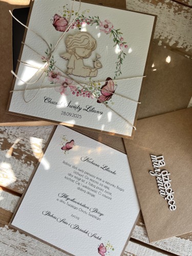 Ręcznie robiona kartka na chrzest dla dziewczynki - pamiątka chrztu w pudełku z personalizacją