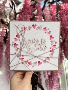 Wyjątkowa ręcznie robiona kartka prezent na walentynki, walentynkowa - walentynka z sercem Love is in the air