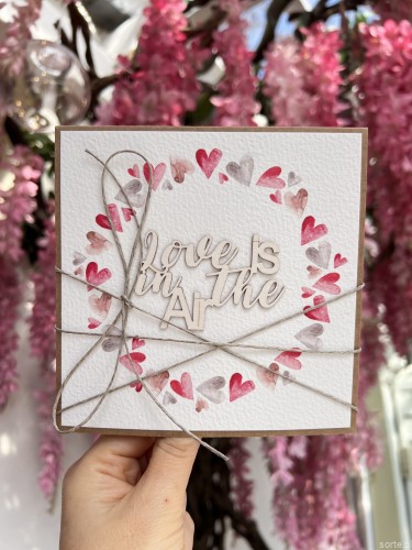 Wyjątkowa ręcznie robiona kartka prezent na walentynki, walentynkowa - walentynka z sercem Love is in the air