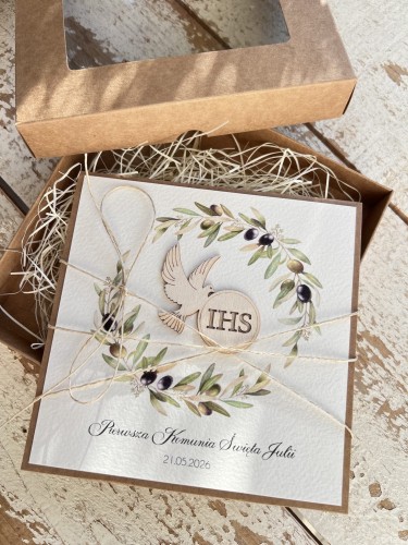 Ręcznie robiona kartka komunijna z personalizacją w wianku od ojca chrzestnego, matki chrzestnej  - prezent na komunię dla chrześniaka, życzenia komunijne