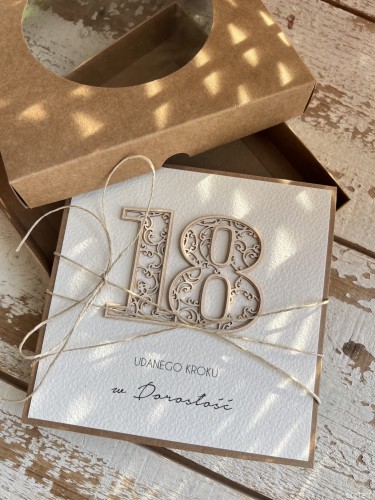 Ręcznie robiona kartka na 18 urodziny, osiemnastka - prezent życzenia na osiemnastkę w pudełku