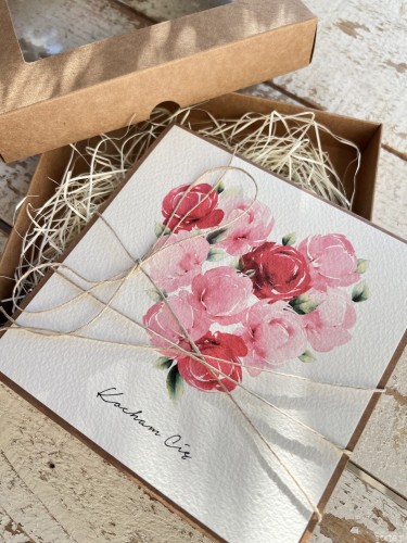 Wyjątkowa kartka na walentynki ręcznie robiona - walentynka z sercem w pudełku