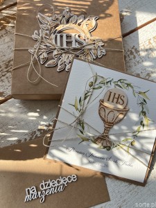 Wyjątkowa personalizowana kartka na komunię dla dziewczynki, chłopca  ręcznie robiona z imieniem od matki chrzestnej, ojca chrzestnego w pudełku - najpiękniejsze życzenia komunijne - oliwki