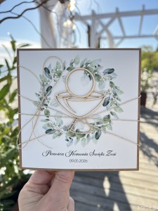 Kartka komunijna ręcznie robiona z imieniem od matki chrzestnej, ojca chrzestnego, babci, dziadka - pamiątka komunii - prezent na komunię od rodziców - życzenia komunijne - wianek - dla chłopca, dziewczynki