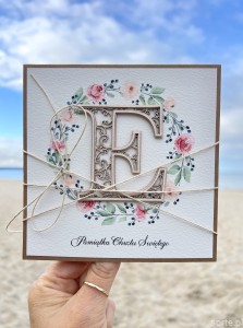 Wyjątkowa ręcznie robiona kartka na chrzest od matki chrzestnej, ojca, dziadków + najpiękniejsze życzenia od serca dla dziewczynki - pamiątka chrztu literka "E"