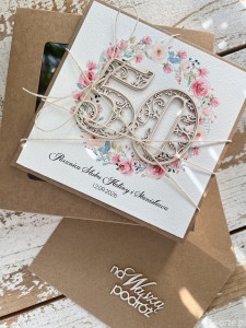 Personalizowana kartka ręcznie robiona z okazji 50 rocznicy ślubu z personalizacją + najpiękniejsze życzenia na rocznicę ślubu