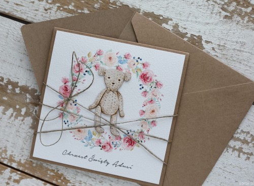 Wyjątkowa personalizowana kartka na chrzest dla dziewczynki - pomysł na prezent na chrzciny - pamiątka chrztu ręcznie robiona od matki chrzestnej, ojca chrzestnego + najpiękniejsze życzenia z misiem