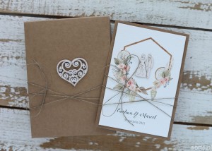 Rustykalna kartka ślubna ręcznie robiona z personalizacją z życzeniami