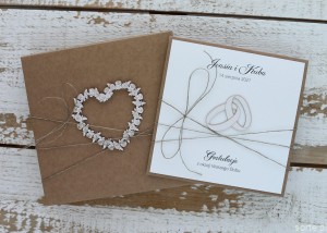 Rustykalna kartka na ślub ręcznie robiona z personalizacją i życzeniami
