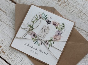 Rustykalna kartka ślubna ręcznie robiona w kopercie z parą młodą w wianku