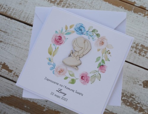 Białe eleganckie zaproszenia komunijne z personalizacją