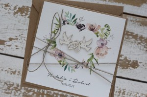 Rustykalna kartka ślubna ręcznie robiona w kopercie z gołąbkami w sercu