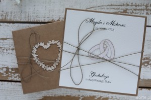 Rustykalna kartka ślubna ręcznie robiona z personalizacją i życzeniami