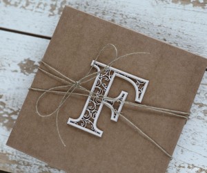 Ręcznie robiona kartka na chrzest od matki chrzestnej monogram litera F